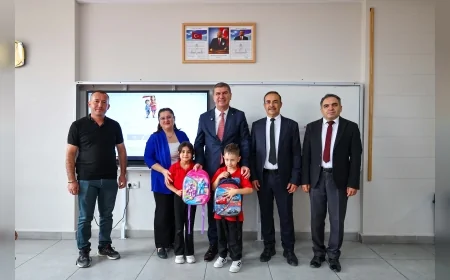 Burdur Belediye Başkanı Ali Orkun Ercengiz: “1150 çocuğumuza kırtasiye setlerini ulaştırıyoruz”