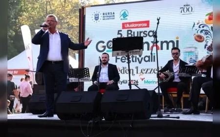 Bursa Gastronomi Festivali’nde Alternatif Sahne farklı müzik türlerini aynı programda buluşturdu