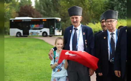 Eskişehir’de gaziler ve çocuklar OtobEs26 turunda buluşarak kentin tarihi mirasını birlikte keşfetti