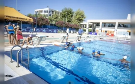 Mersin Büyükşehir Belediyesi’nin ücretsiz yüzme kurslarında 4 bin 200 kişi eğitim aldı