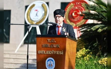 Efes Selçuk’ta 19 Eylül Gaziler Günü törenle kutlandı, Atatürk Anıtı’na çelenk sunuldu