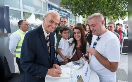İZKİTAP 8. İzmir Kitap Fuarı’nda hafta sonu yoğunluğu: Gündüz Vassaf okurlarla buluştu