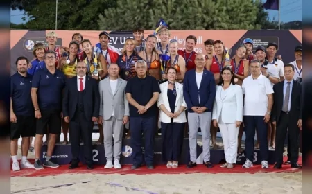 Foça’daki U18 Avrupa Plaj Voleybolu Şampiyonası’nda Hollanda ve Avusturya zirveye çıktı