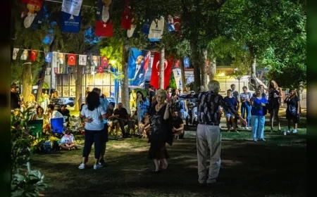 İzmir Büyükşehir Belediyesi Alternatif Park Konserleri müziğin ritmini Bornova Büyük Park’a taşıdı