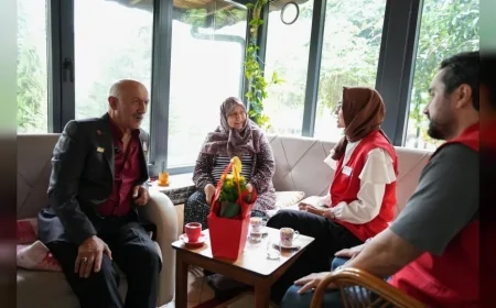 Başiskele Belediyesi Gönül Bağı ekipleri Gaziler Günü’nde Kıbrıs gazilerini evlerinde ziyaret etti
