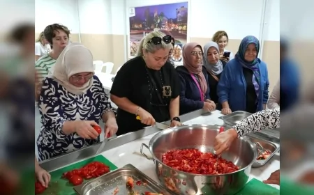 Denizli Büyükşehir geleneksel lezzetleri geleceğe taşıyor: Tarhananın ardından sırada erişte var