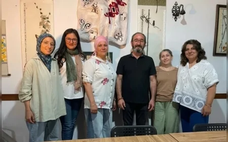 Kültürel Miras Taşıyıcısı Muammer Kırmızıgül, Hamamönü’ndeki sanat atölyelerini ziyaret etti