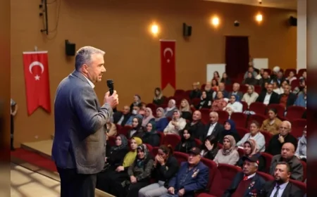 Pursaklar’da Gaziler Günü’nde âşıkların sazı kahramanlar için çaldı