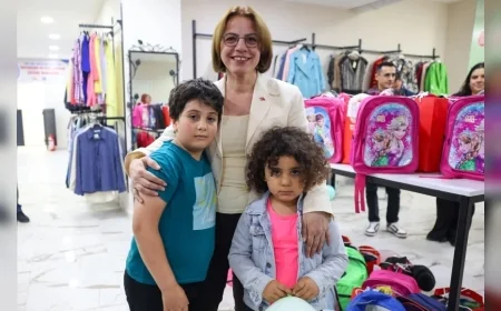 Maltepe Belediyesi okula yeni başlayan öğrencilere çanta ve kırtasiye desteği sağladı