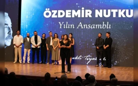 İzmir Büyükşehir Belediyesi Şehir Tiyatroları Özdemir Nutku Tiyatro Ödülleri’nden dört ödülle döndü