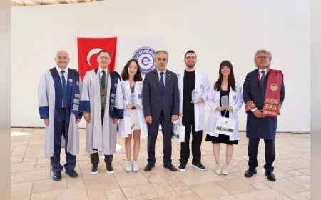 Ege Üniversitesinde geleceğin hekimleri beyaz önlüklerini giyerek mesleğe ilk adımı attı