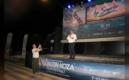 Hatay Arsuz’da Altın Koza Film Festivali depremden etkilenen vatandaşlarla buluştu