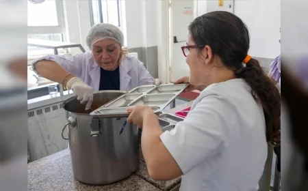 İzmir Büyükşehir Belediyesi 32 okulda özel gereksinimli öğrencilere sıcak yemek ulaştırıyor