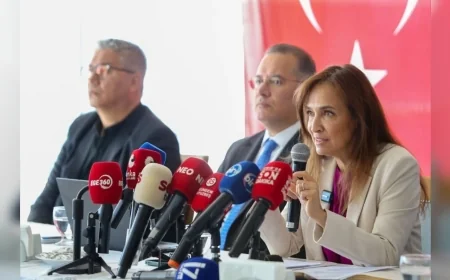 Karşıyaka Belediye Başkanı Yıldız Ünsal: “Mesele birkaç billboard değil, Kent A.Ş.’nin zarara uğratılmasıdır”