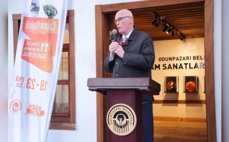 Odunpazarı Belediye Başkanı Kazım Kurt: “Sanatın her türlüsünü sonuna kadar desteklemeye devam edeceğiz”