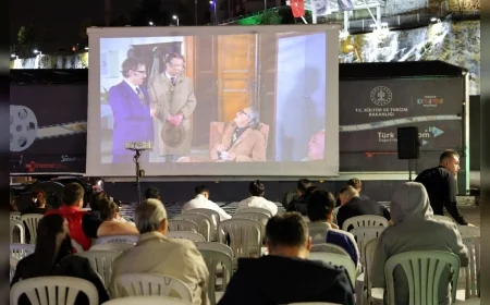 Keçiören Kültür Yolu Festivali’nde “Hababam Sınıfı” açık havada sinemaseverlerle buluştu