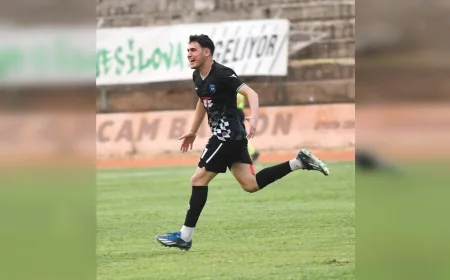 Yunusemre Belediyespor'un 2008 doğumlu stoperi Emirhan Yılmaz, Kütahyaspor U19 Takımı'na transfer oldu