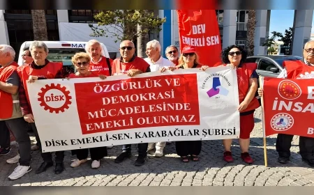 İzmir’de emekliler SGK önünde ses yükseltti: “Emekliler insanca yaşamak istiyor”