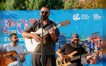 Eskişehir’de İskele 26 birinci yaşını indirim ve müzik etkinlikleriyle kutladı