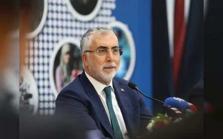Çalışma ve Sosyal Güvenlik Bakanı Prof. Dr. Vedat Işıkhan: “İşitme engelli vatandaşlarımızın yanında olmaya devam ediyoruz”