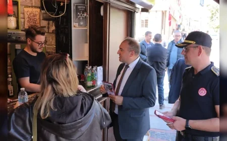 Edirne İtfaiyesi İtfaiye Haftası’nda Saraçlar Caddesi esnafını yangın güvenliği konusunda bilgilendirdi