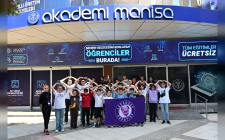 Manisa Büyükşehir Belediyesi Akademi Manisa’da Gençler Robotik ve Mühendislik Çalışmalarıyla Buluştu