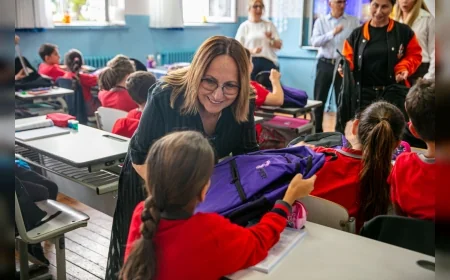 Güzelbahçe Belediye Başkan Vekili Ayşe Akın: “1100 öğrencimizin eğitim yolculuğunda yanlarında oluyoruz”