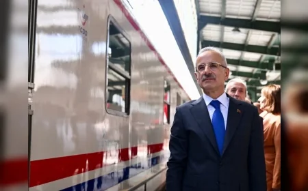 Ulaştırma ve Altyapı Bakanı Abdulkadir Uraloğlu: “Turistik Karaelmas Ekspresi 2 Ekim’de yeniden raylara inecek”