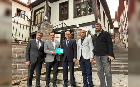Rize Belediye Başkanı Rahmi Metin TİMBİR’in Ankara’daki yeni hizmet binasını ziyaret etti