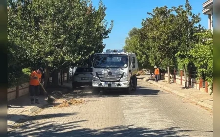 Efeler’de temizlik mesaisi sürüyor, ekipler beş mahallede cadde ve sokakları temizledi