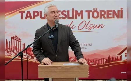 Bergama Belediye Başkanı Prof. Dr. Tanju Çelik: “Yeni tapuların tüm hak sahiplerine hayırlı olmasını diliyorum”