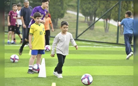 Pursaklar Tebessüm Parkı’nda çocuklar basketbol, voleybol ve futbolla buluşuyor