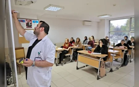 Bursa Büyükşehir Belediyesi’nin ücretsiz YKS hazırlık kurslarında 2026-2027 dönemi eğitimleri başladı