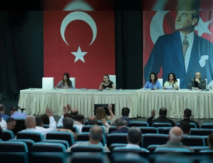 Konak Belediye Başkanı Nilüfer Çınarlı Mutlu: “Bekleyen maddelerin artık beklemeyerek gündeme gelmesini istiyoruz”