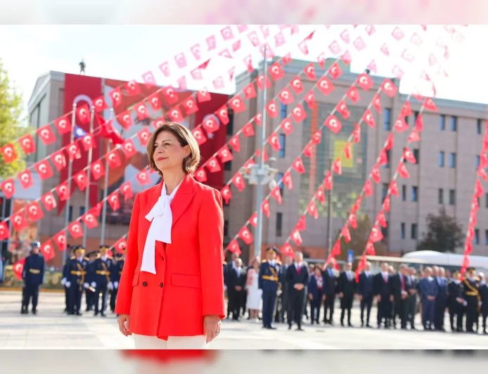 Eskişehir Büyükşehir Belediye Başkanı Ayşe Ünlüce: “Cumhuriyet şehri Eskişehir’imizin kurtuluşunun 104. yılını kutluyorum