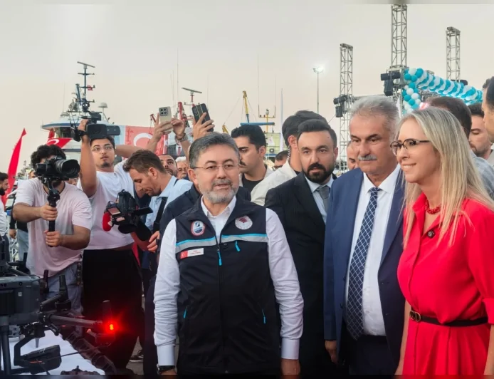 Tarım ve Orman Bakanı İbrahim Yumaklı: “Vira Bismillah” diyerek 2026-2027 su ürünleri av sezonu İzmir’den başladı