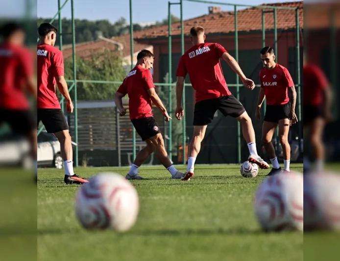 ARCA Çorum FK, Eyüpspor Maçı Öncesi Hazırlıklarını Tamamladı: Uğur Uçar’dan Taraftara Galibiyet Mesajı