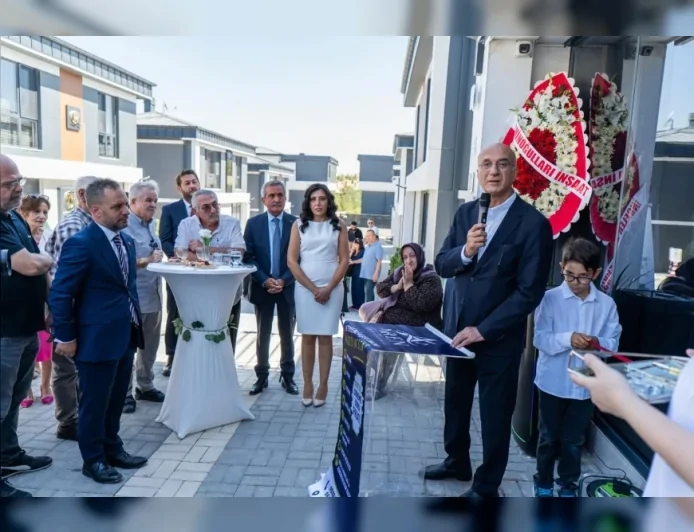 Aren Sanat Akademisi törenle eğitim hayatına başladı, geleceğin sanatçıları profesyonel eğitimle yetişecek