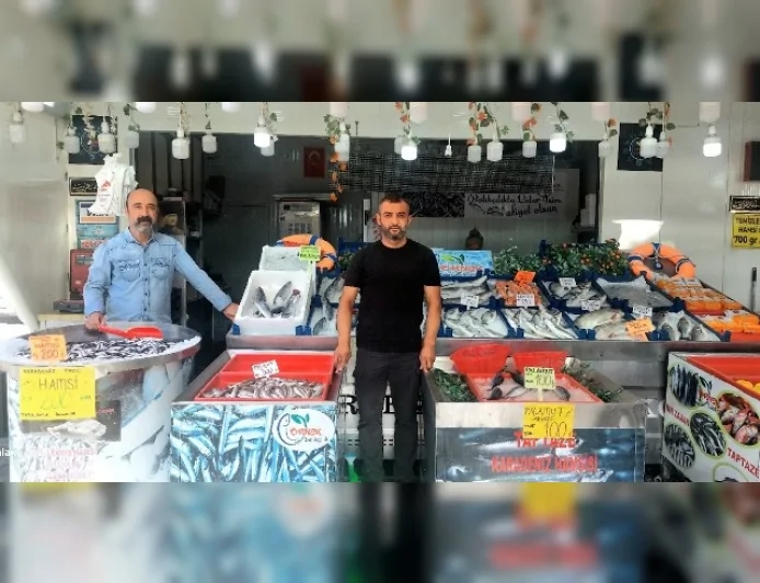 Çorum’da balık sezonu açıldı, tezgahlar istavrit, hamsi ve palamutla doldu