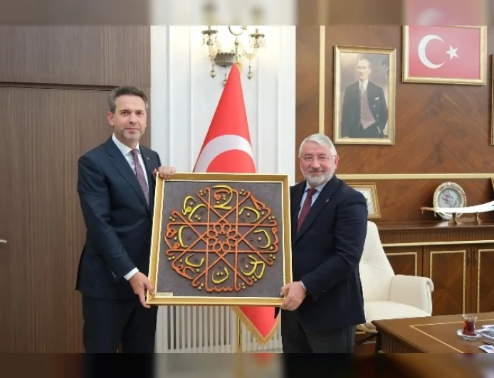 Enerji ve Tabii Kaynaklar Bakanı Alparslan Bayraktar, Çorum Belediyesi’nin yenilenebilir enerji yatırımlarını inceledi