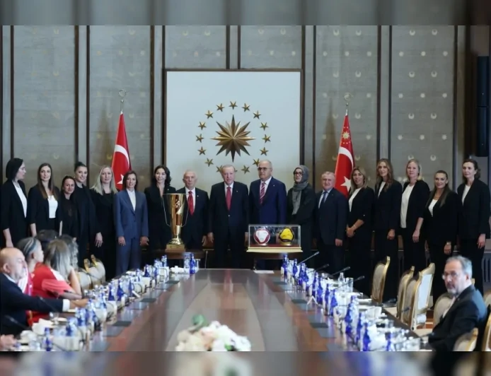 Cumhurbaşkanı Erdoğan: “Avrupa şampiyonluğunu yakalayıp buraya kupayla gelmek bizim için ayrı bir mutluluk”