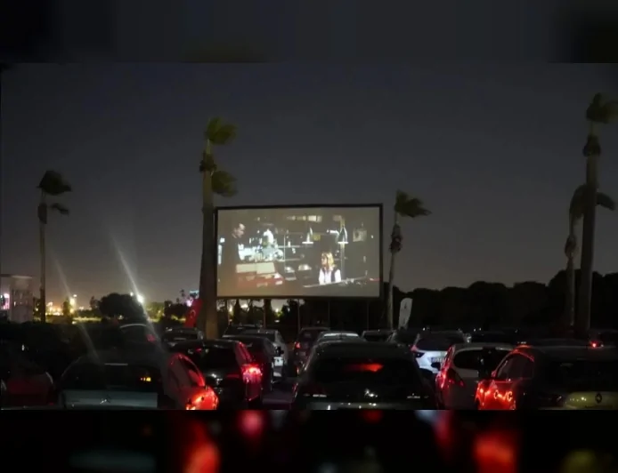 İzmir’de Yeniden Sinematek Arabada Film Keyfi İnciraltı’nda dört filmle sinemaseverleri buluşturacak