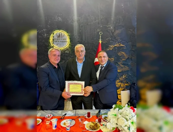 Hayrat Kaymakamı Selçuk Baş İçin Veda Yemeği Düzenlendi, Fahri Hemşehrilik Beratı Takdim Edildi