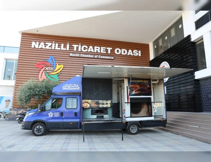 Nazilli Ticaret Odası Başkanı Nuri Arslan, hem yöresel ürünleri tanıtacak hem afetlerde kullanılacak aracı tanıttı