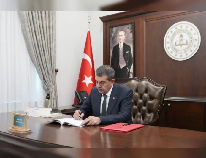 Millî Eğitim Bakanı Yusuf Tekin: “İyi ki varsınız, iyi ki evlatlarımızın ellerinden sımsıkı tutuyorsunuz”
