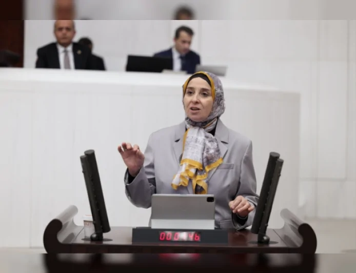 DEVA Partisi Genel Başkan Yardımcısı Elif Esen: “Çiftçi ucuza satıyor, vatandaş pahalıya alıyor; bu fiyat farkı nerede oluşuyor?”