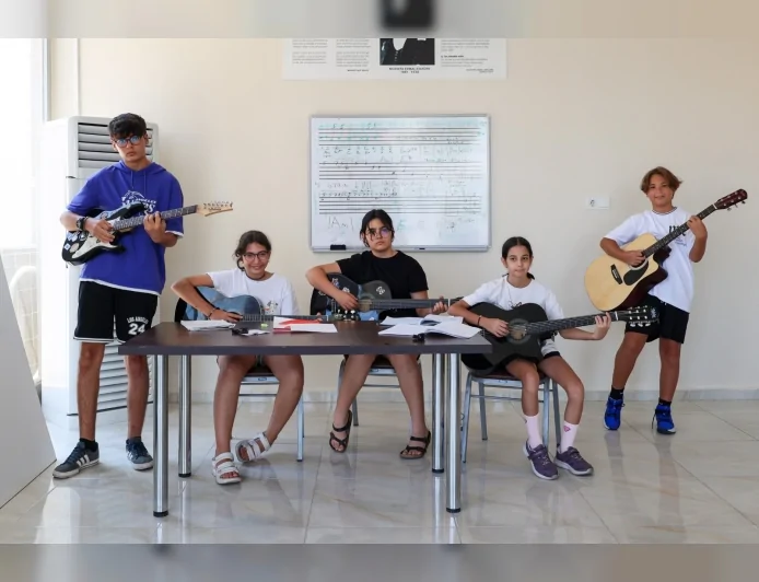 Efeler Belediyesi Müzik Akademisi yedi farklı branşta eğitim için başvuruları 21 Eylül'de başlatıyor