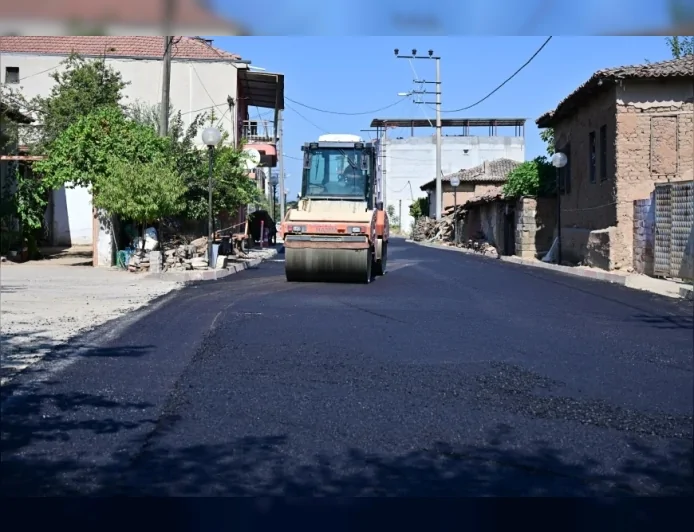 Manisa Büyükşehir Belediye Başkanı Besim Dutlulu: “Sıcak asfalt görmeyen yolları ilk kez sıcak asfaltla buluşturuyoruz”