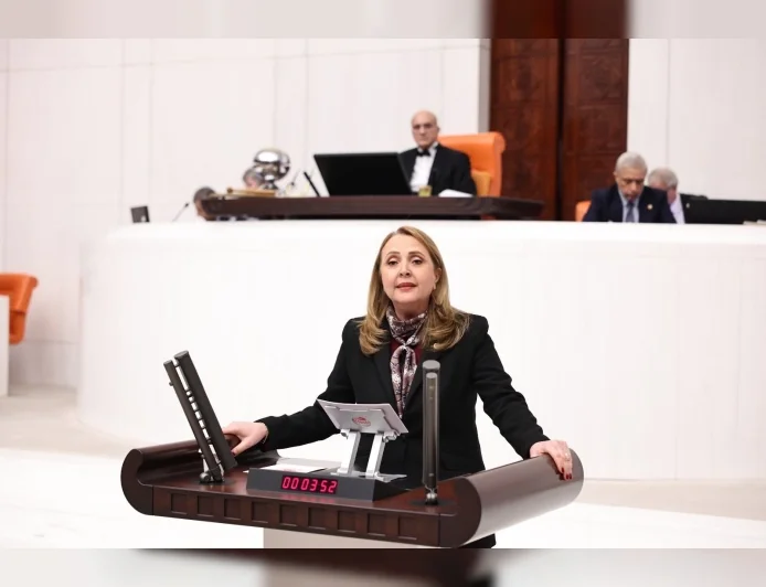 CHP Genel Başkan Yardımcısı Semra Dinçer: “Öğrencileri yerleştirdiler, yangın raporunu sonraya bıraktılar”