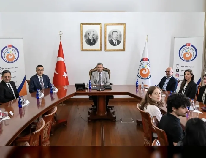Antalya Valisi Hulusi Şahin Erasmus+ DIGITALIA Projesi Uluslararası Heyetini Kabul Etti